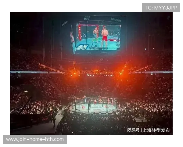 UFC选手比赛中突然推镜头:热血与激情的意外瞬间 UFC选手比赛中突然推镜头:热血与激情的意外瞬间